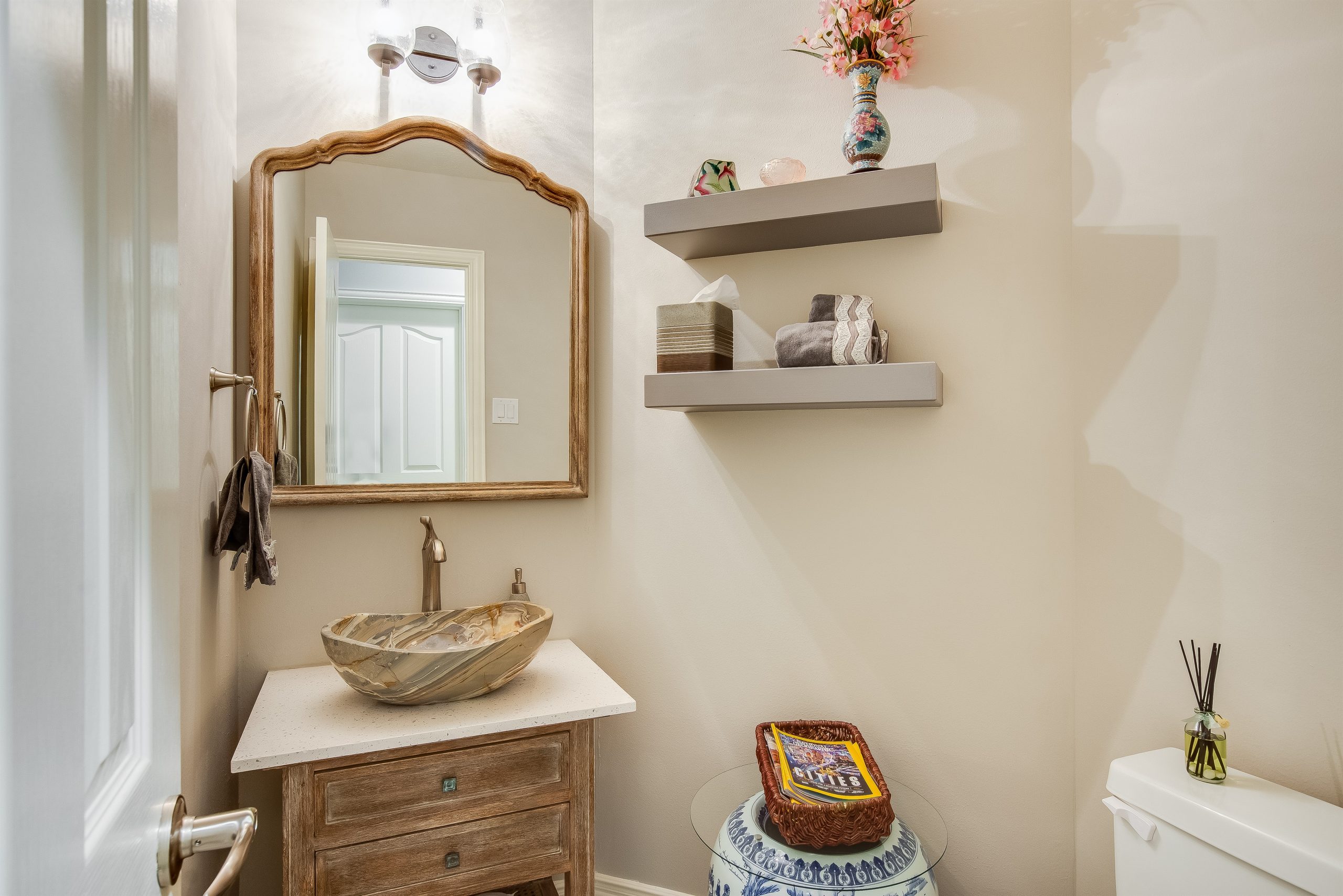 Fincher – Powder room vessil sink vanity with mirror